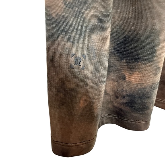 Lululemon Mens Shirt Size M Brown Tan Tie Dye License To Train L98-021-LTT - Picture 3 of 6